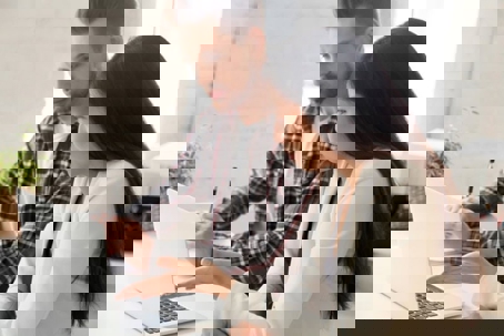 Woman explaining on the man